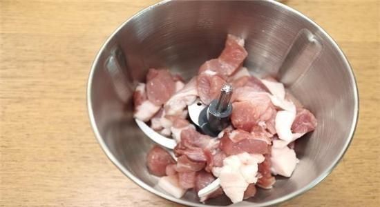 味料|不加淀粉不放馒头如何做丸子?放入这味料,丸子金黄酥香还解馋