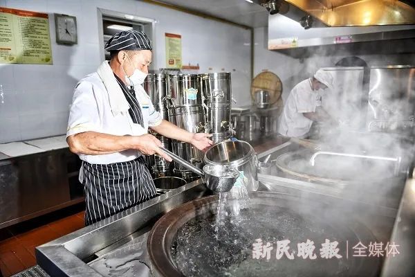 蔬菜|开学第一餐上桌啦！从厨房到餐桌全程记录