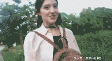 美女|搞笑GIF：美女直播吃辣椒，真是花样百出