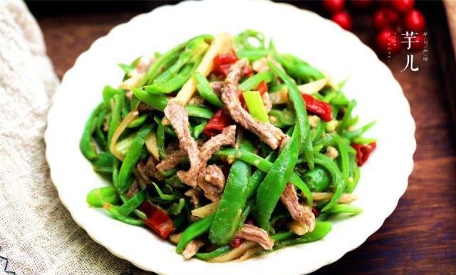  入适量盐|家里来客，我做了5菜1汤，营养开胃，好吃又下饭，大家撑得肚儿圆