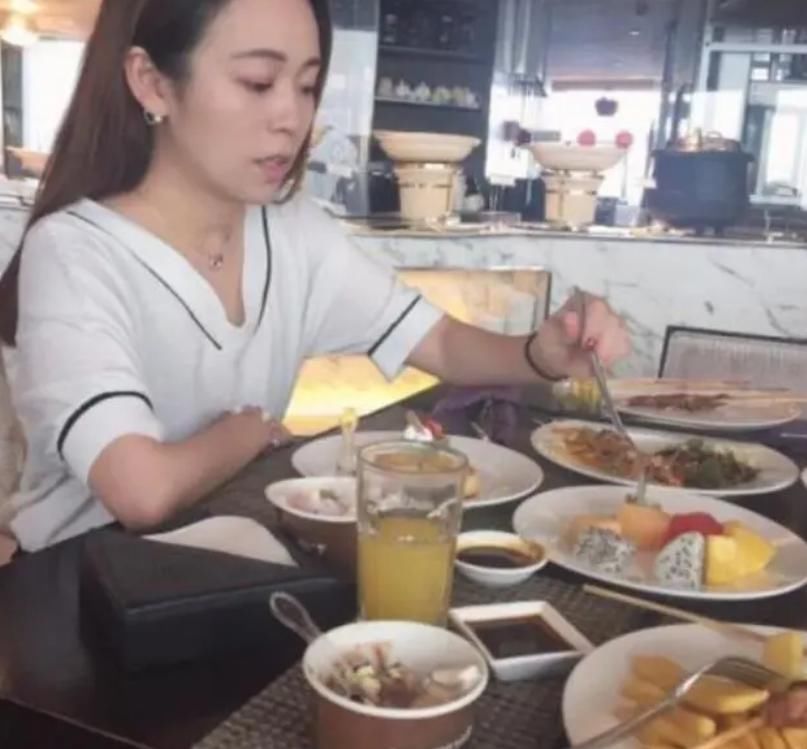  咖啡|吃自助餐时，聪明人只拿这“3种饮料”，老板看了内心咆哮：行家