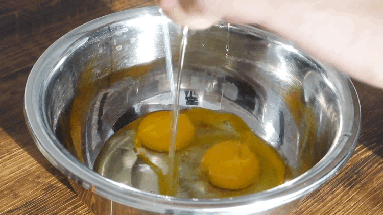  教你做|想吃枣糕不用买，1把红枣1碗面粉教你做，松软香甜，比蒸馒头简单