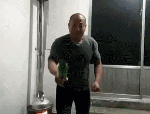 趣图|搞笑GIF趣图:有些事,该发生的时候,怎样拦都拦不住