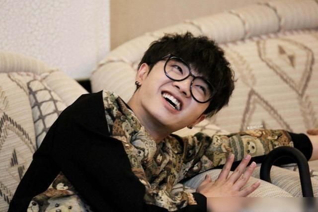  到底|尚雯婕力捧？火星弟弟？“换头”风波？华晨宇到底好在哪？