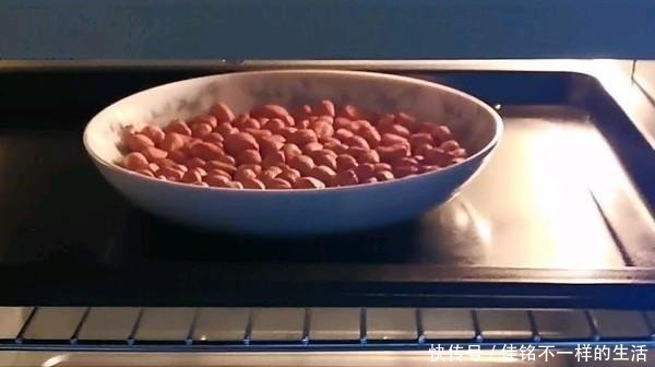 不泛|花生米别光吃炸的了，教你新做法，又香又脆还不泛潮，特简单