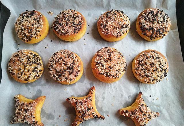 面粉|入秋,这菜正实惠的时候,9毛一斤,和点面粉做酥饼,吃起来特香