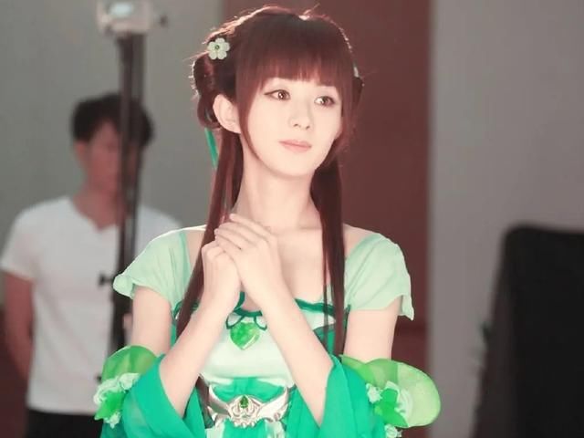  向人们证明|黑暗中的“萤火虫”：风雨过后遇见彩虹，赵丽颖的不凡之路