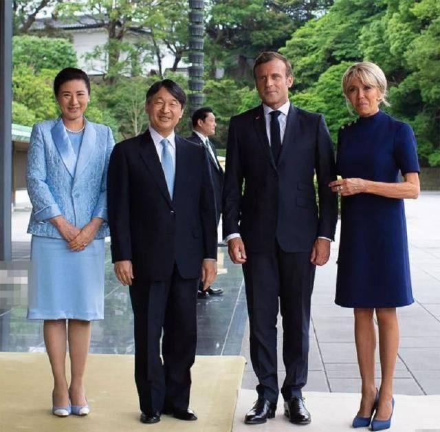 映衬|雅子和布丽吉特同框，皮肤又白又嫩，映衬的后者皱纹凸显