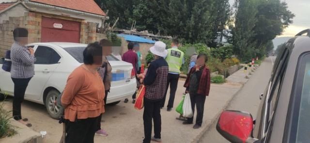  座车|面包车拆座位换马扎 7座车拉11人被查