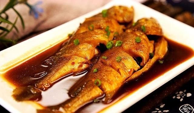  保证|每次煎鱼老粘锅，餐厅厨师长：只要这三招，保证焦黄完整、不破皮