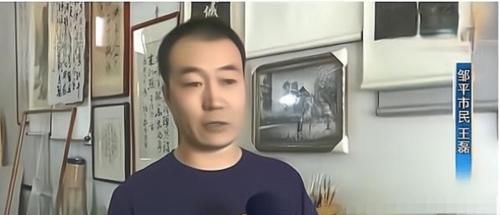 退伍|退伍不褪色！男子持刀攻击路人，门店老板持棍制服