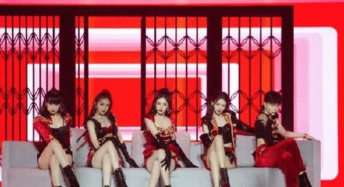  返场|《浪姐》晒决赛海报，宁静三组造型绝美，我却只注意到返场的吴昕