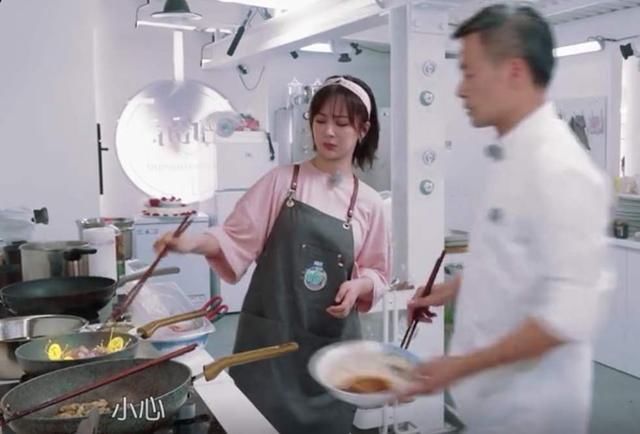  预告|《中餐厅4》首期预告，赵丽颖遭遇危机，炒菜方式与杨紫大不同