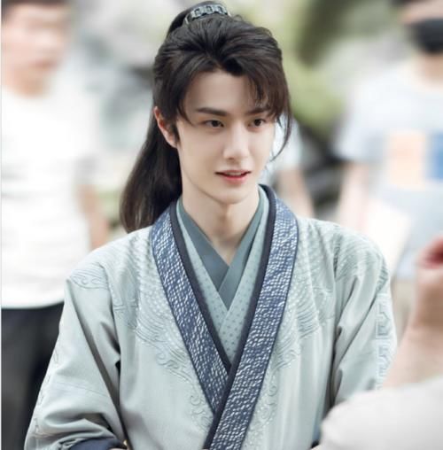  新剧|《冰雨火》后，王一博又一新剧首曝海报，女主比他大10岁