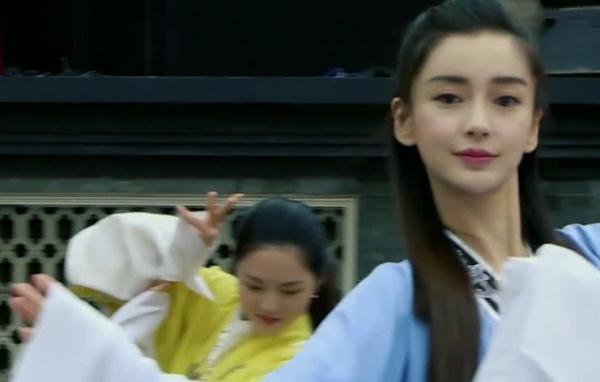 侮辱|《跑男》再现重大穿帮,谁注意到宋雨琦的脚?网友:简直侮辱智商