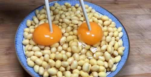  油条|黄豆不要只会打豆浆，加2个鸡蛋，孩子多吃长个高，比油条还好吃