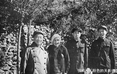 敌人|18岁就成为了师部政委,却授衔为暂授少将,亲自将肩章摘掉不戴