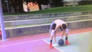 边线球|周琦不就一个边线球失误吗?为什么没人尊重他,态度懒散是最致命