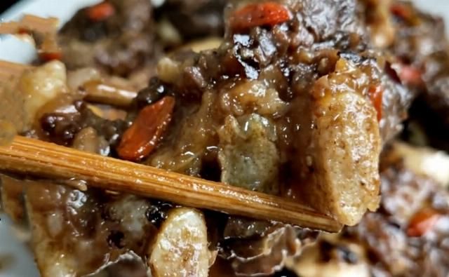 靠边站|入秋后，鸡肉鱼肉靠边站，多吃此肉，简单一做，脱骨入味，特好吃