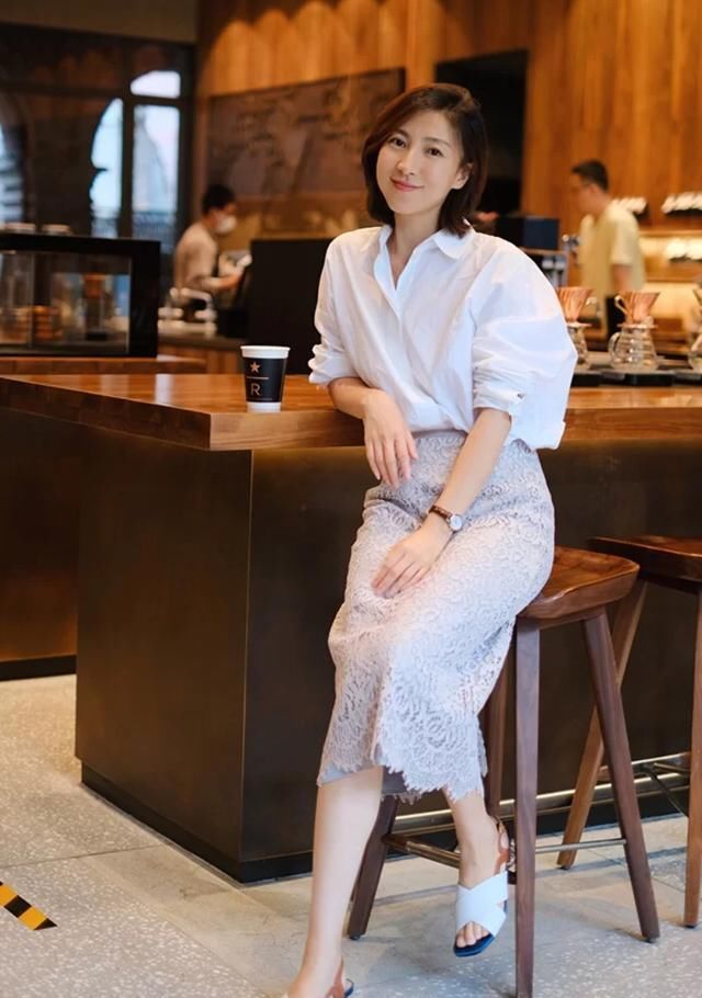  瞬间|40岁女人“大妈感”拉低档次，多穿这几条裙子，颜值气质瞬间提升