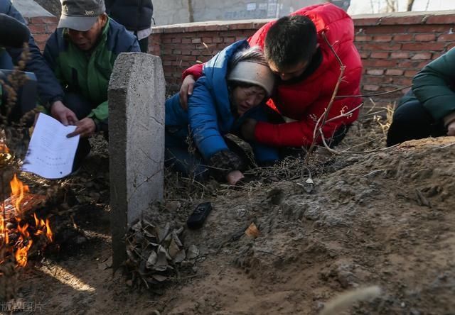 子孙|“坟头塌消子孙稀，坟上无草绝家资”指啥？快看看吧，别被笑话了