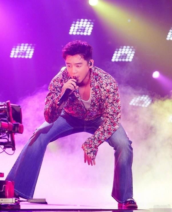 创意|郑恺12个字回应太敷衍，奉子成婚到事业造假，值得信任吗？