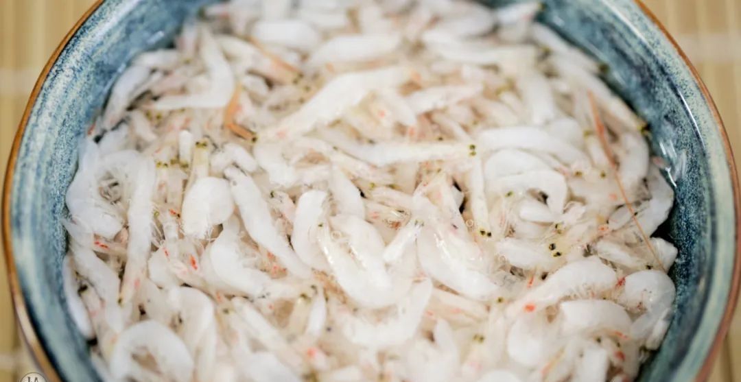  面粉|皮薄馅厚，内在鲜美的柳叶素菜包，热腾腾的来上一笼可好？