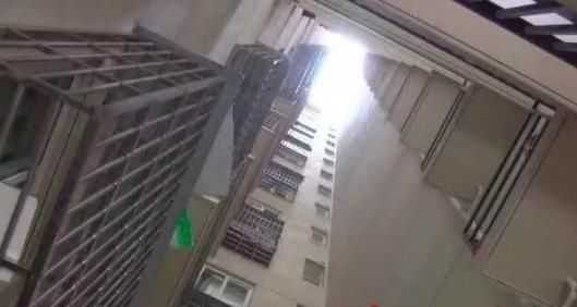  男童母亲|痛心！4岁女孩不慎坠亡，和这个东西有关