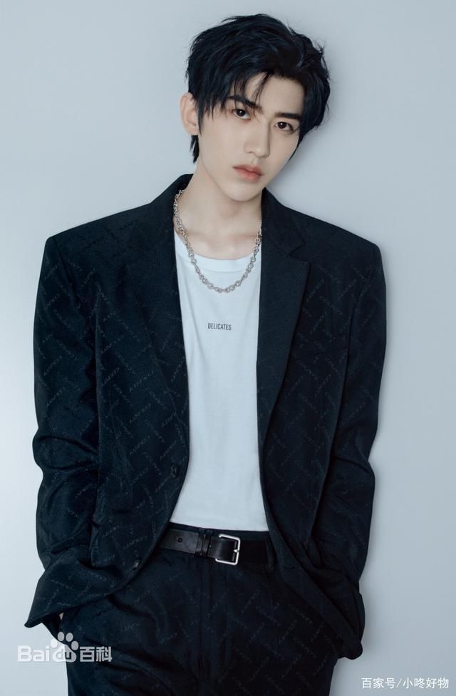  歌手|95后全开麦现场特别稳的歌手：王源蔡徐坤上榜，华晨宇竟力挺他