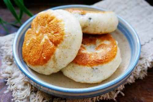 受欢迎|糯米新吃法,用它做馅烙馅饼,香甜好吃,比蛋糕点心受欢迎