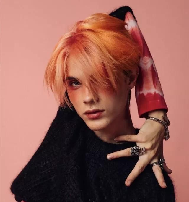 小哥|Lisa心头好牵手18岁男神小哥，人间芭比遗憾落选，粉丝哭了