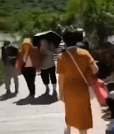  游客|警方通报女游客无故推倒景区设施：因个人生活发生重大变故导致情绪行为