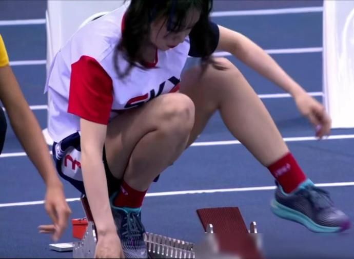 喊话|徐梦洁破短跑记录,赛场再现彩虹甜笑,喊话将属于火少的金牌拿回来