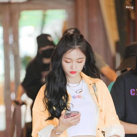  吴宣仪|吴宣仪像极了考试的我上热搜了？是怎么回事