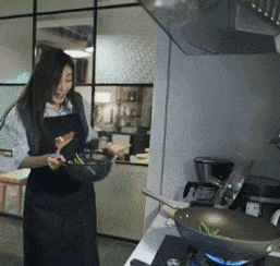 GIF|搞笑GIF:说出来你们可能不信,刚刚比赛中我输给了一辆面包车