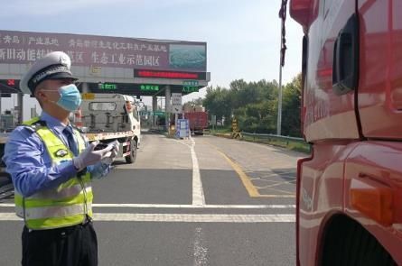 保驾护航|返程高峰来临 潍莱高速交警为驾驶员保驾护航