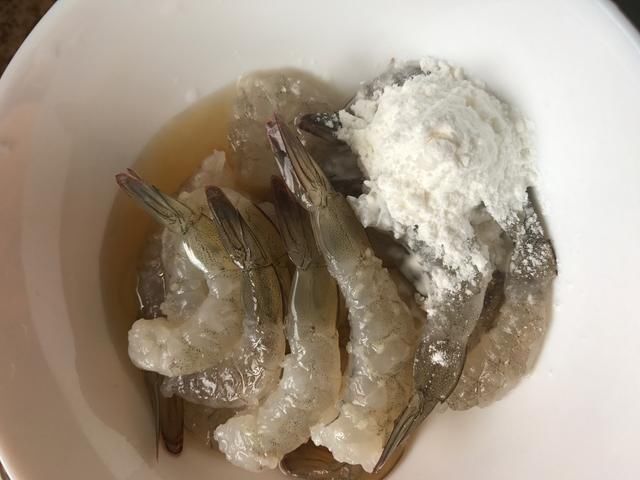 基围|基围虾还在白灼？教你焕然一新的做法，营养全面，清爽好消化