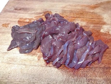 不对|炒猪肝,直接就下锅是不对的,多加2个步骤,猪肝鲜嫩滑,不会老