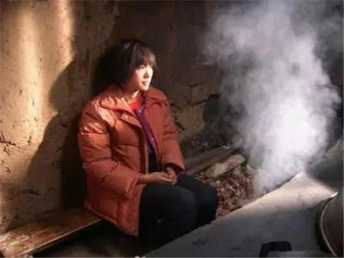 买家|女大学生被拐后，为何不选择逃跑？买家1句话，让她们想逃却不能