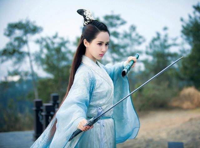  装饰|盔缨、帽翅和锷这三件古物的功能，很可能被今人忽略了