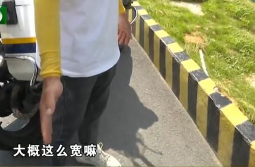  外卖|为了能及时把餐送到，外卖员超车撞坏护栏，还把别人给撞伤了