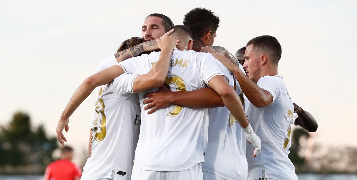 1轮夺得|苦等1152天！皇马疯狂庆祝，34-26完胜巴萨，齐祖被抛上天空