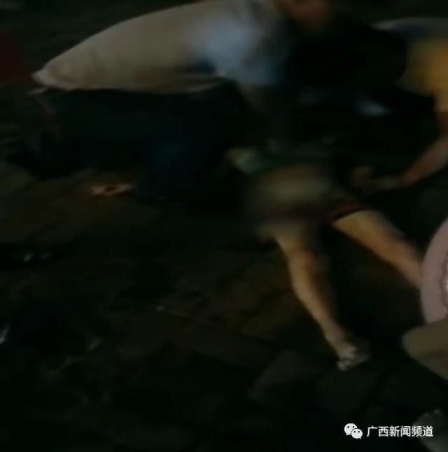  手机|7岁男童泳池内溺亡，事发时爸爸正给手机