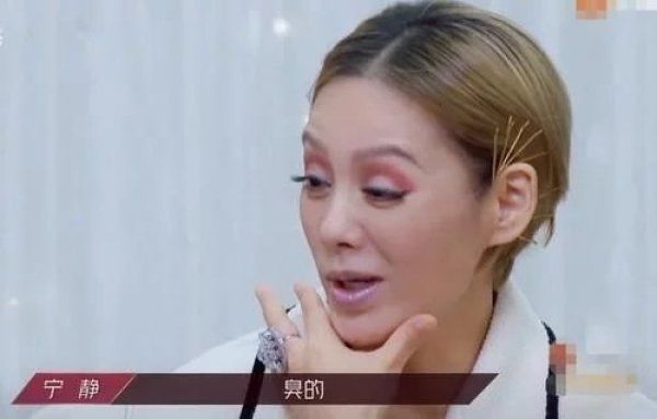  姐姐|姐姐们吐槽训练室味道大，都是汗臭味，得知之前咋应对的：太惨了