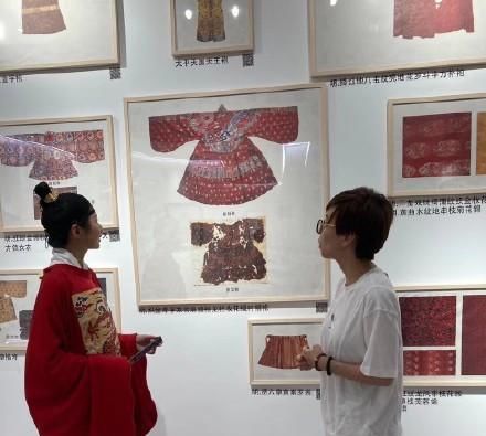  看得出来|2020CJ：玩国风这小姐姐是专业的！武装红妆样样精通，太飒了