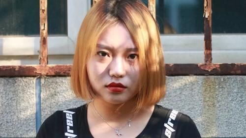 割腕自杀|她曾是北大才女，因抑郁休学和割腕自杀，如今25岁参加脱口秀节目走红