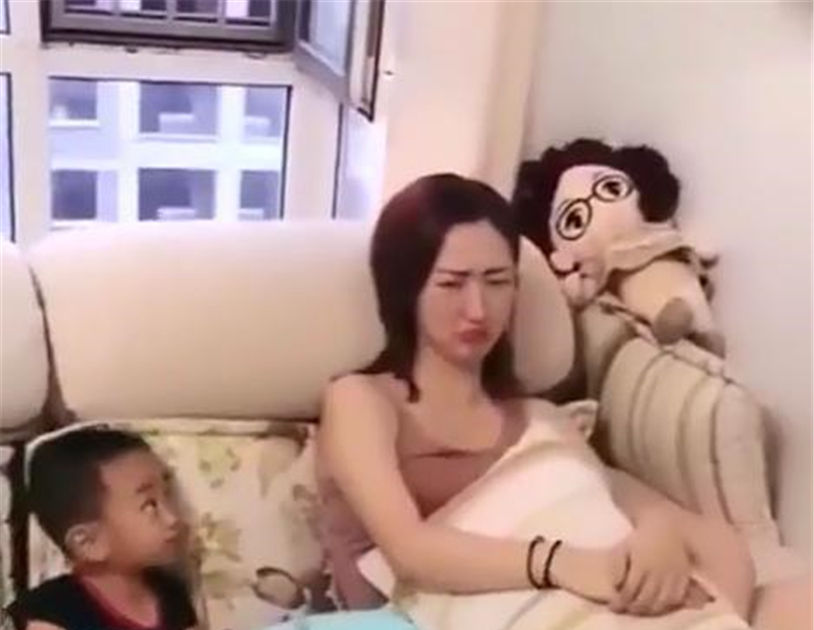  告状|24岁姐姐和4岁弟弟打架，姐姐一脸委屈哭诉告状，弟弟却云淡风轻