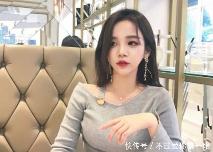 时尚|时尚潮流的紧身裙美女,显得身材更加高挑!