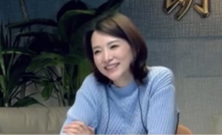  连话都|董卿主持20年首遇挑战，因采访对象太热情，居然连话都插不进？