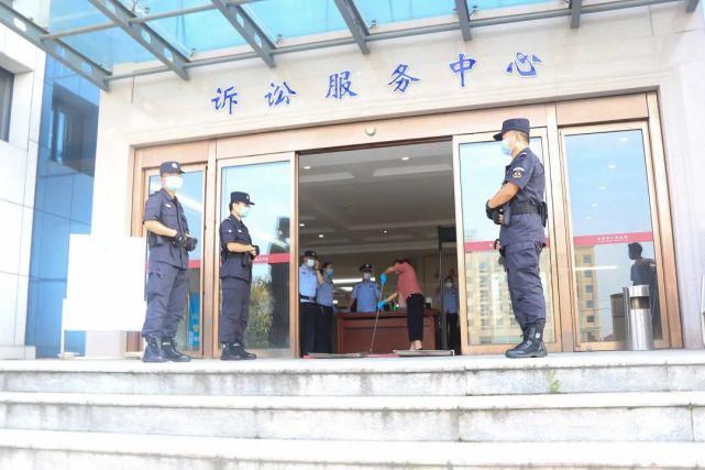  当庭|黄冈市首个女黑势力首犯受审，当庭落泪悔罪